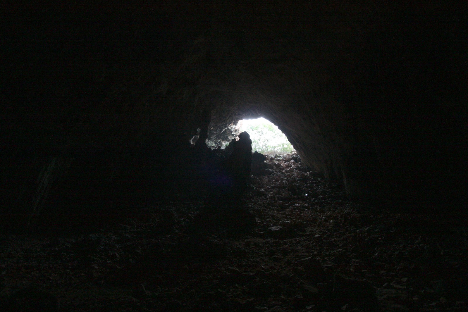 IMG_4352-gamma - Cave at Scotino Entrance