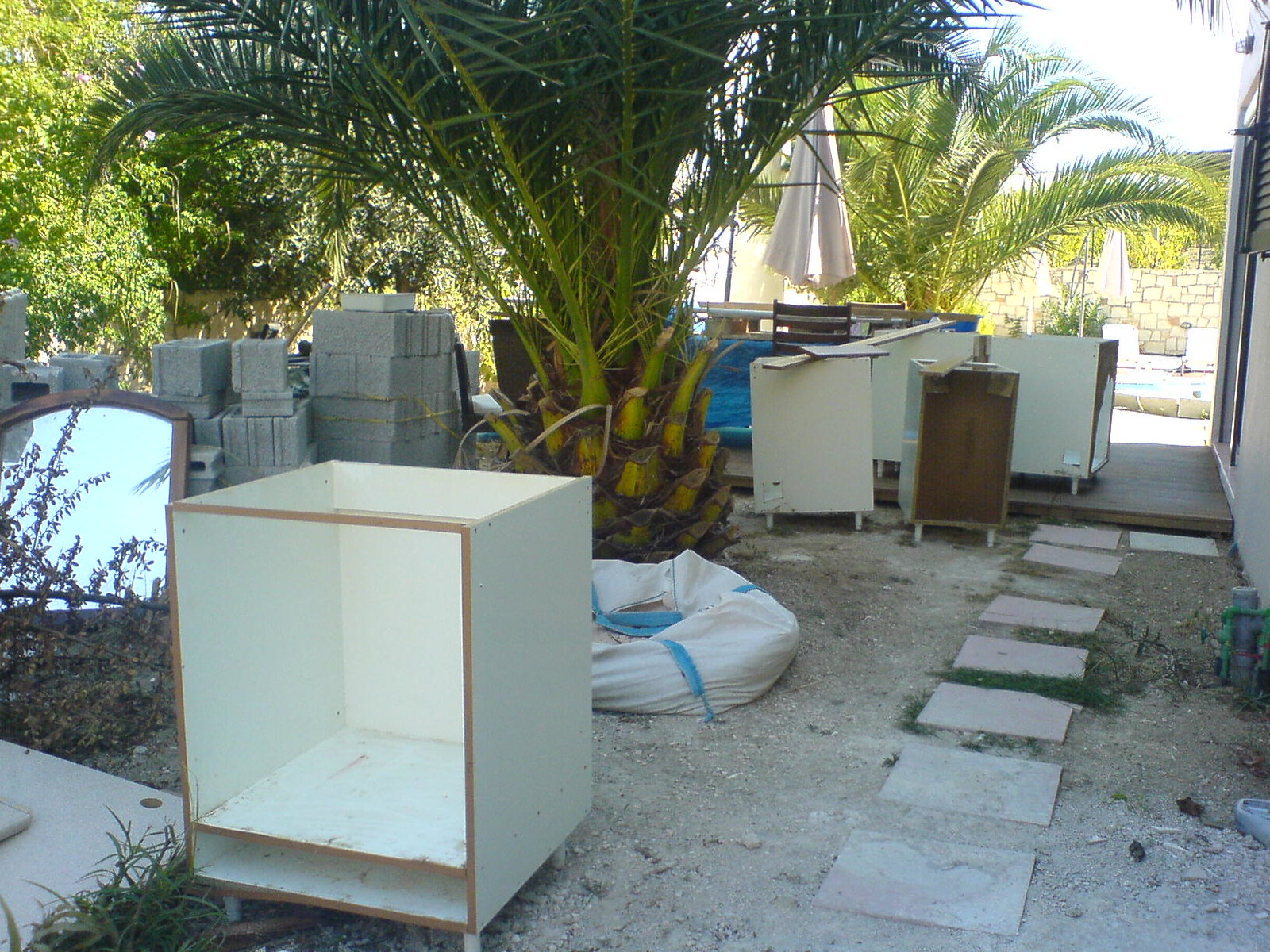 DSC00419 - Packing the Kitchen