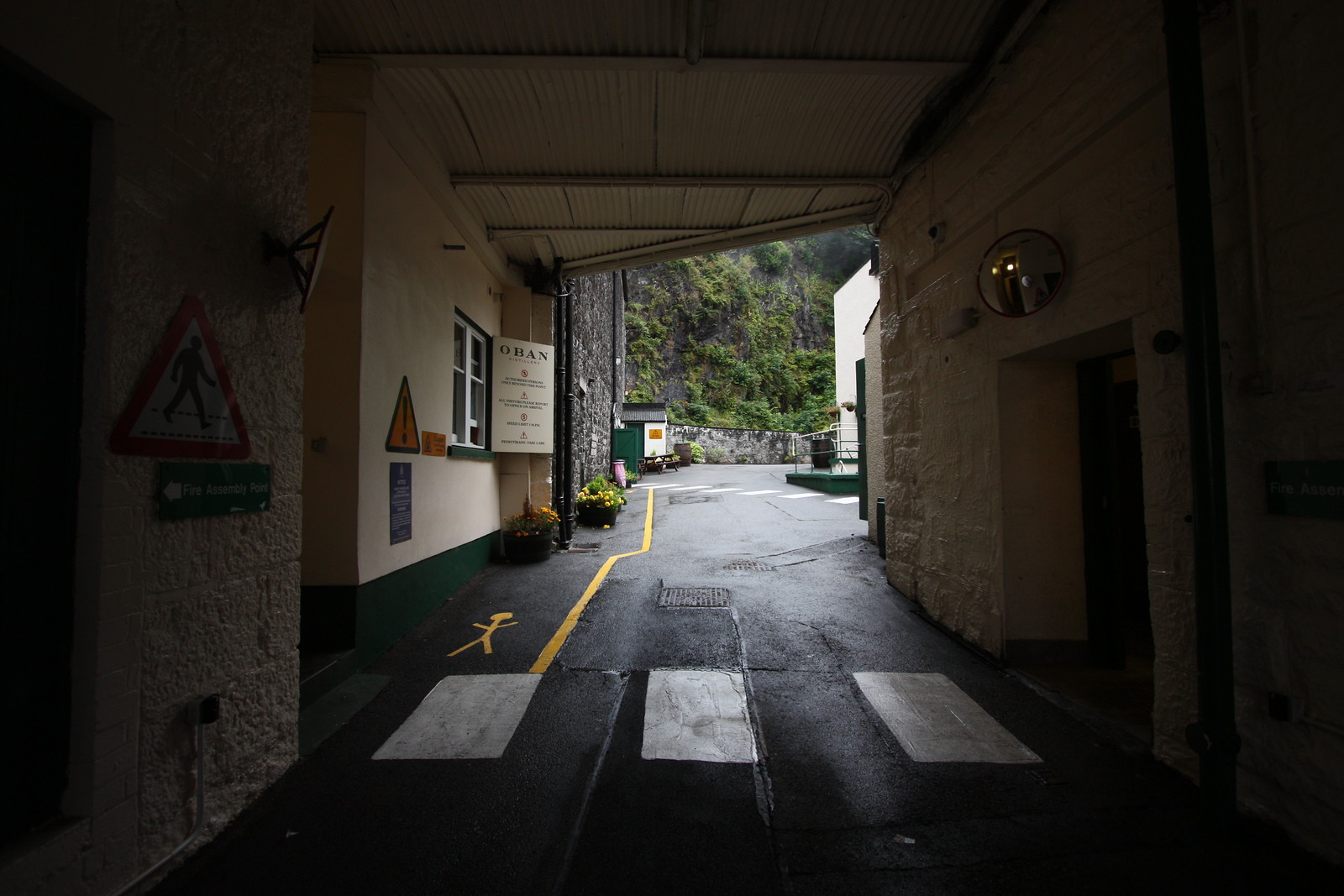IMG_4087 - Oban Distillery Corridor