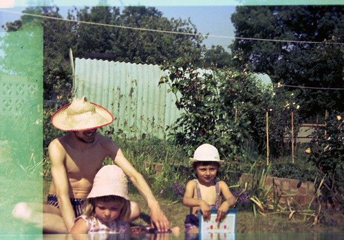 00401_tn_9ae2ungef0096_z - Garden Scene