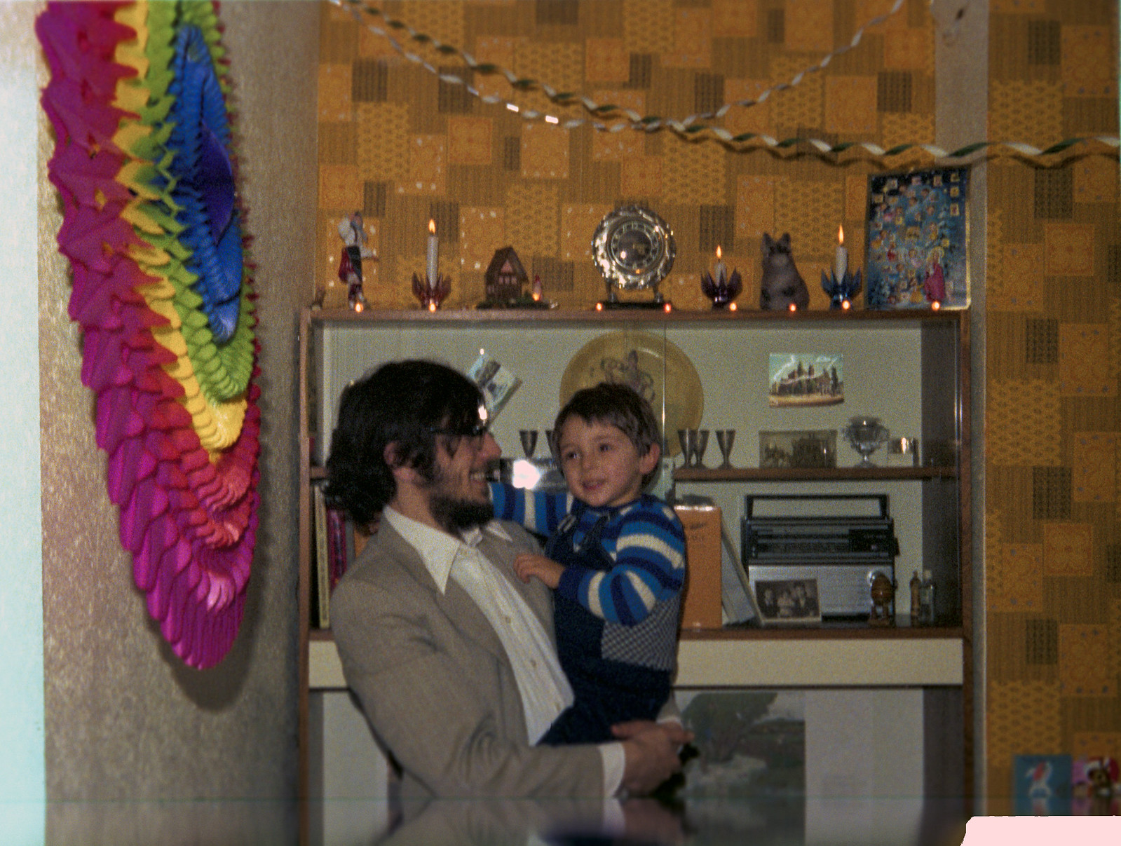 00374_tn_9ae2ungef0069_z - Father and Me