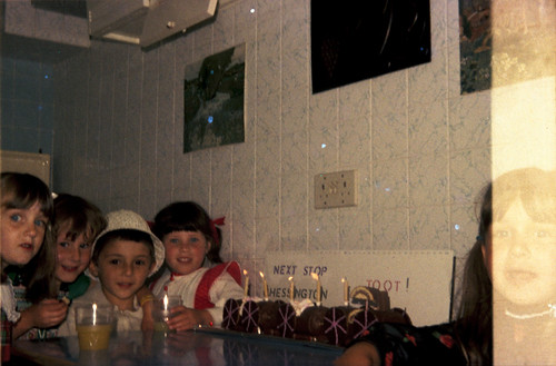 00379_tn_9ae2ungef0074_z - BIRTHDAY TOOT