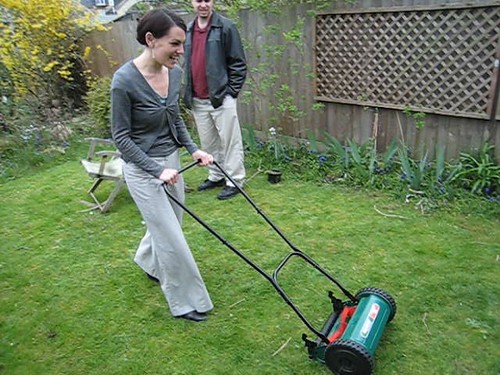 MVI_0317 - HATTIE wheels LAWN