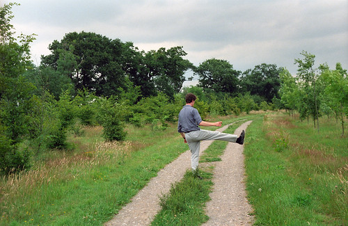 01464_n_9ae2ungef1086 - Kick