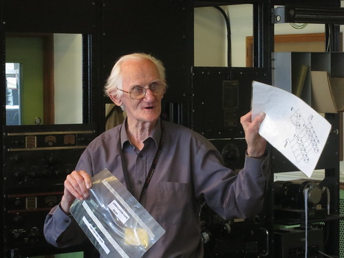 IMG_8702 - Graham explains UNDULATION